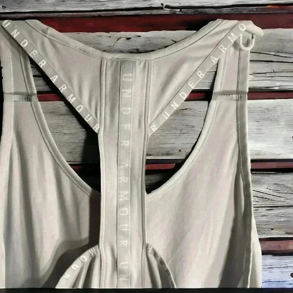 Under Armour Women's Gray Athletic Tank Size Medium. #Workout #Athletic #Tanks - Picture 3 of 4